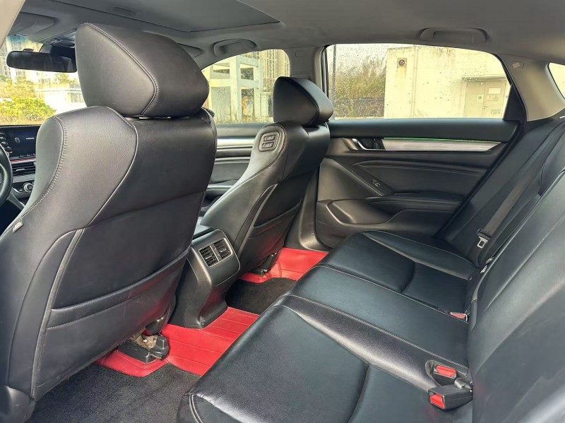 南宁21年本田雅阁4