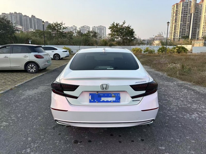 南宁21年本田雅阁8