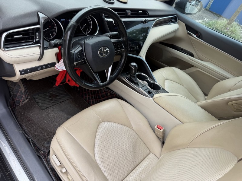 南宁19年丰田凯美瑞3