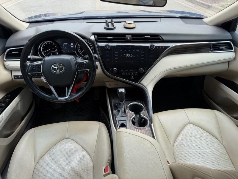 南宁19年丰田凯美瑞8