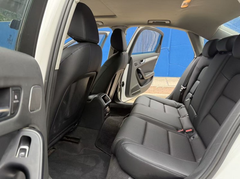 南寧14年奧迪A4L8