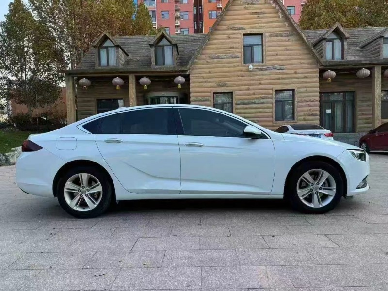 邢台19年别克君威5