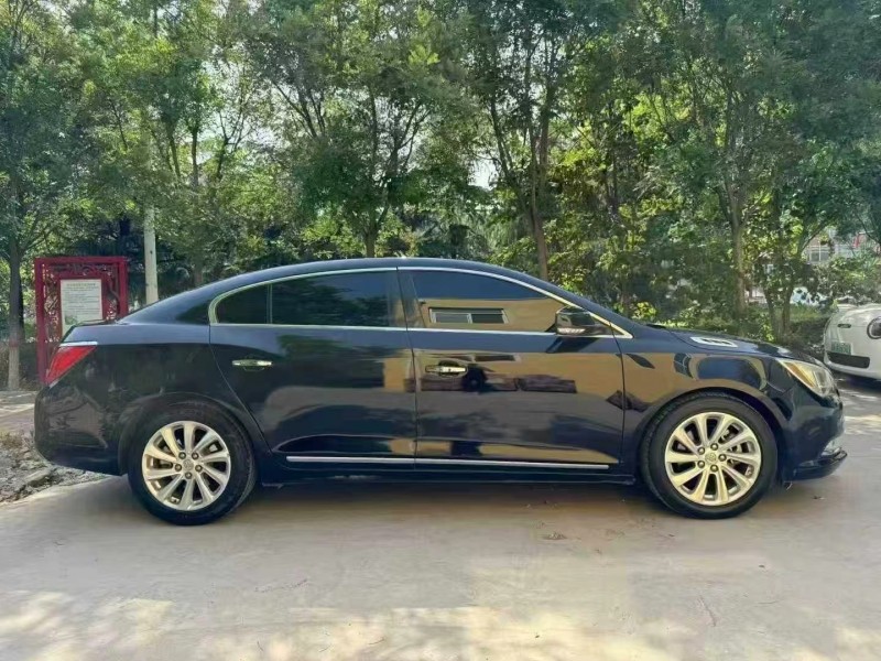 邢台15年别克君越5