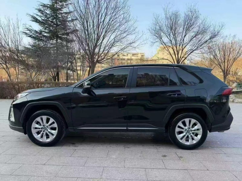 邢台22年丰田威兰达5