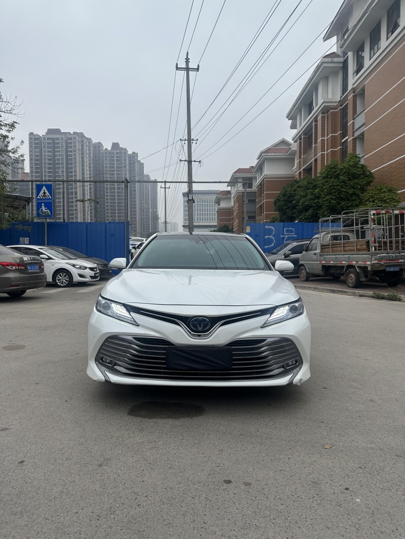 南宁19年丰田凯美瑞1
