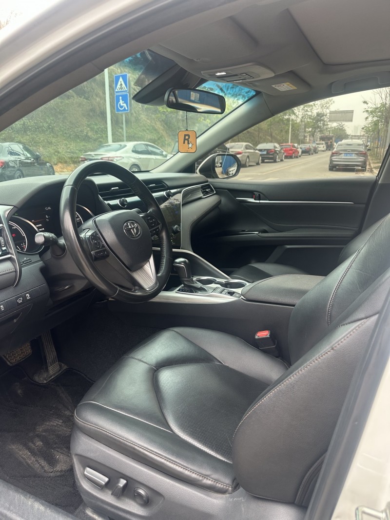 南宁19年丰田凯美瑞3