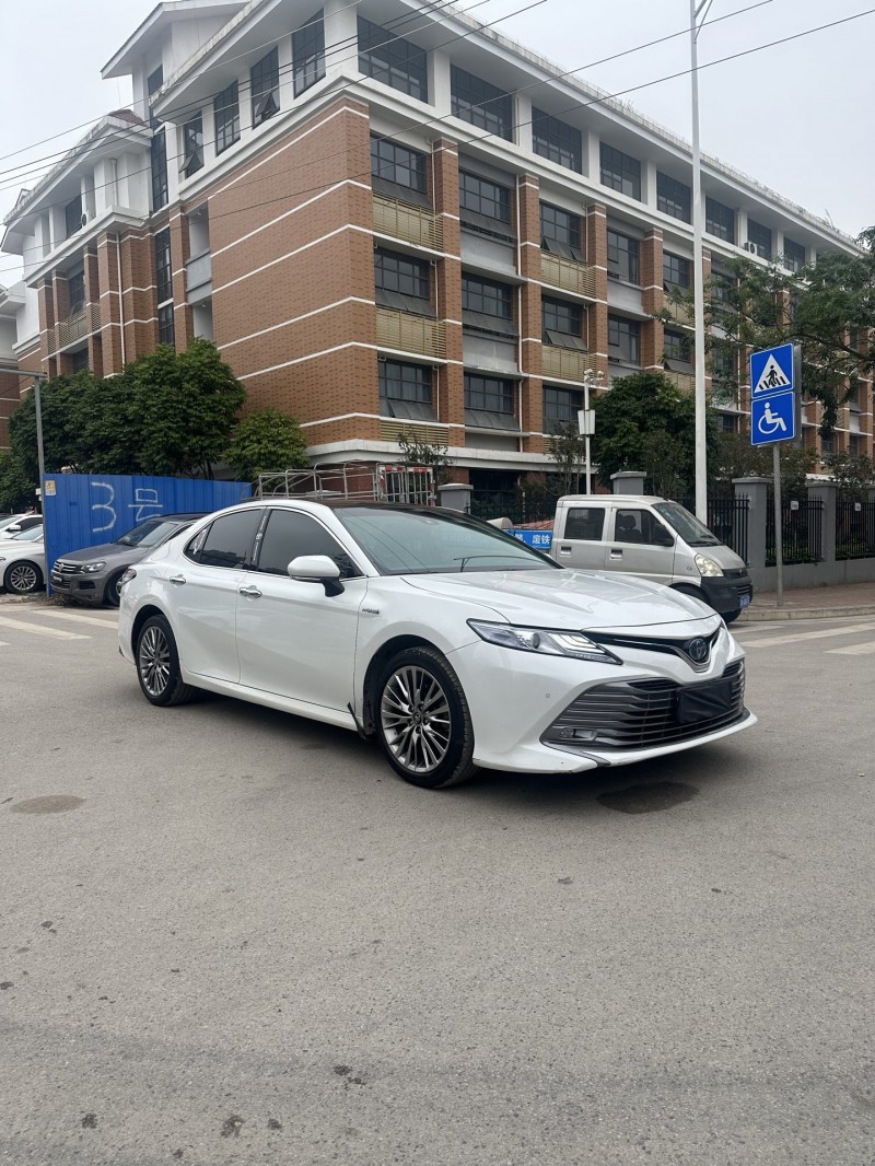 南宁19年丰田凯美瑞4