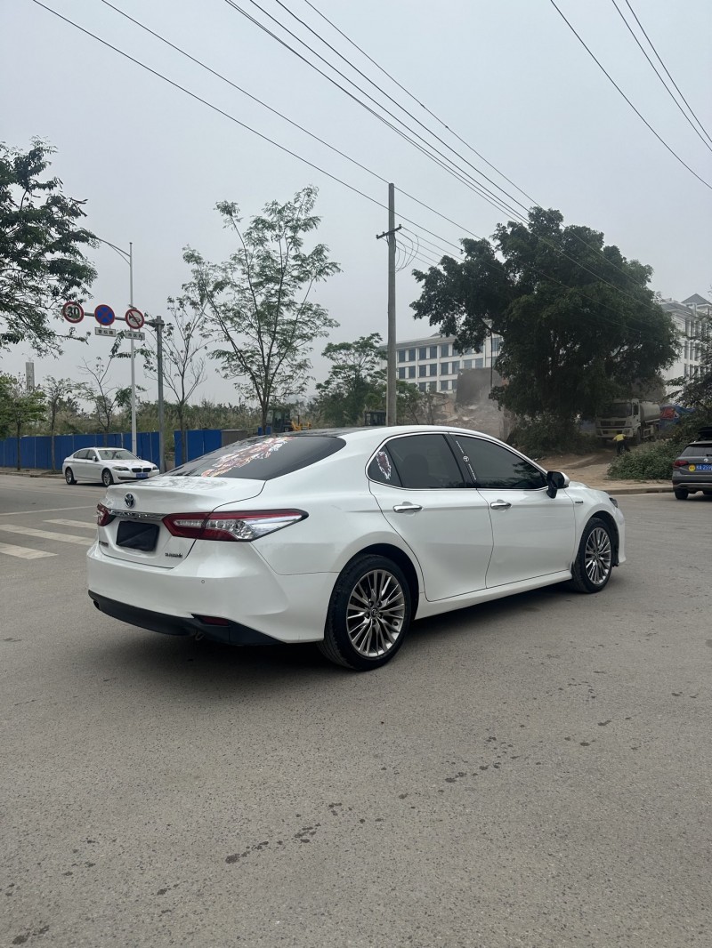 南宁19年丰田凯美瑞5