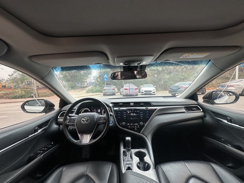 南宁19年丰田凯美瑞7