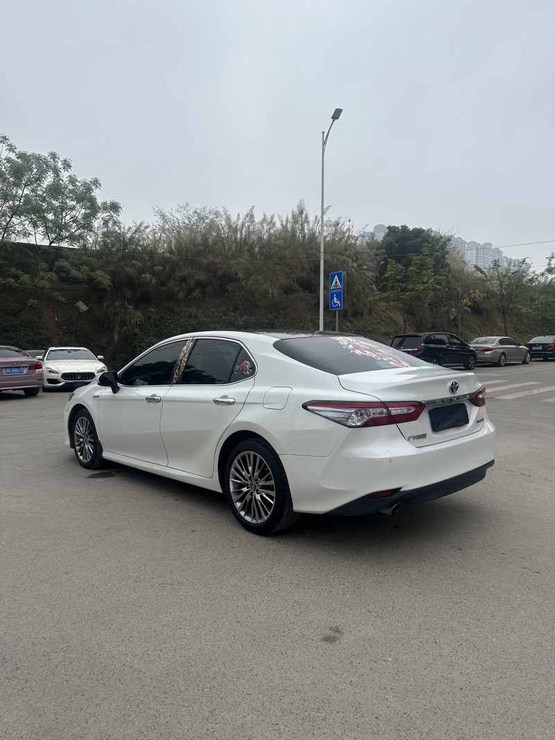 南宁19年丰田凯美瑞9