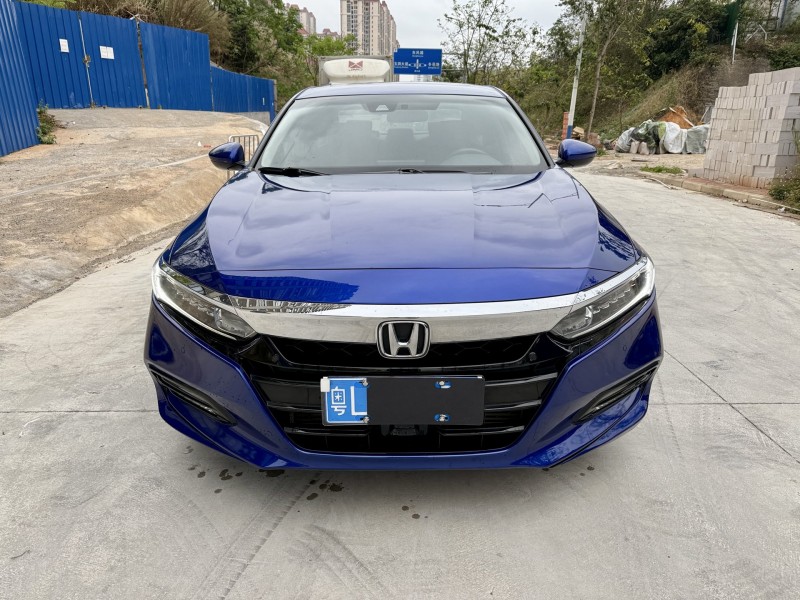 南宁19年本田雅阁1