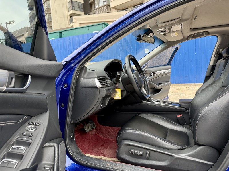 南宁19年本田雅阁3