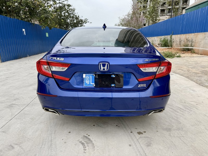 南宁19年本田雅阁6