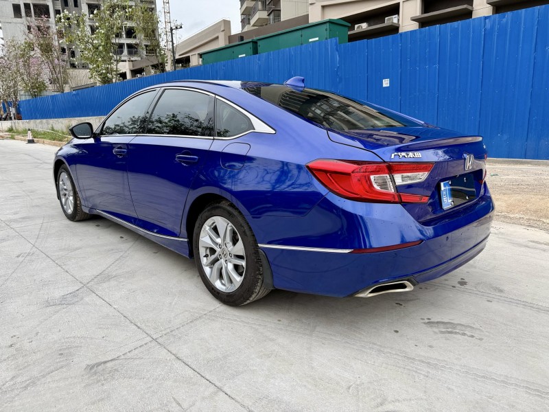 南宁19年本田雅阁9