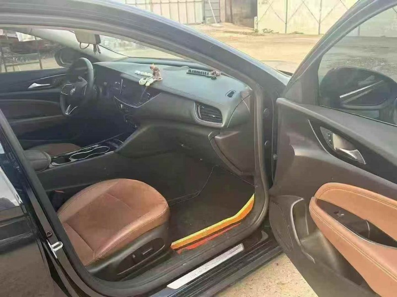 東營22年別克君威5