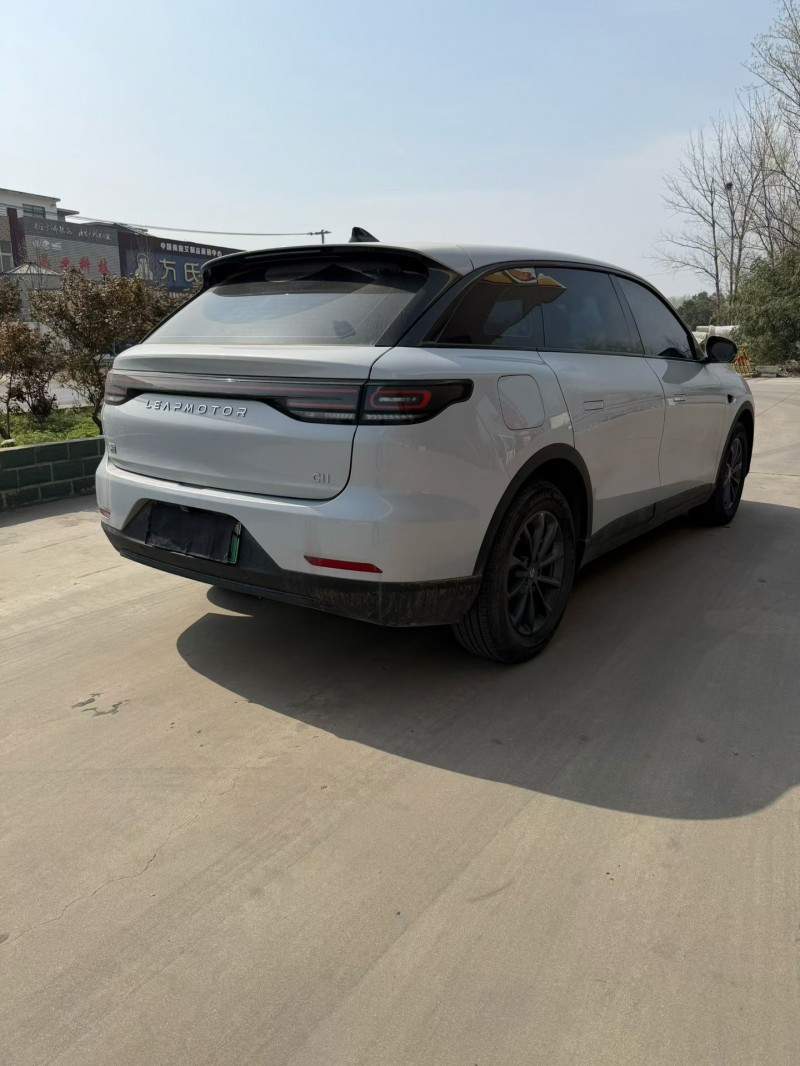 南陽24年零跑汽車C118