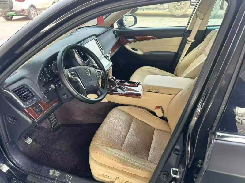 保定16年丰田皇冠5