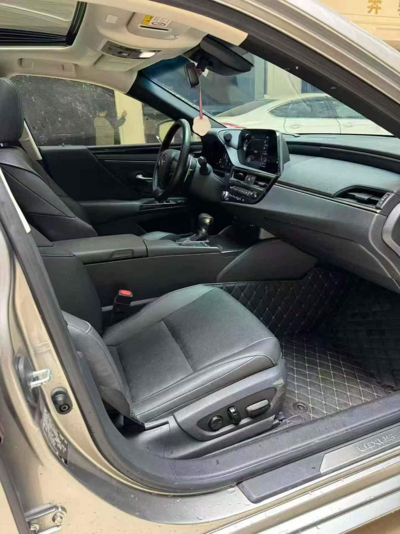 蚌埠22年雷克萨斯ES5
