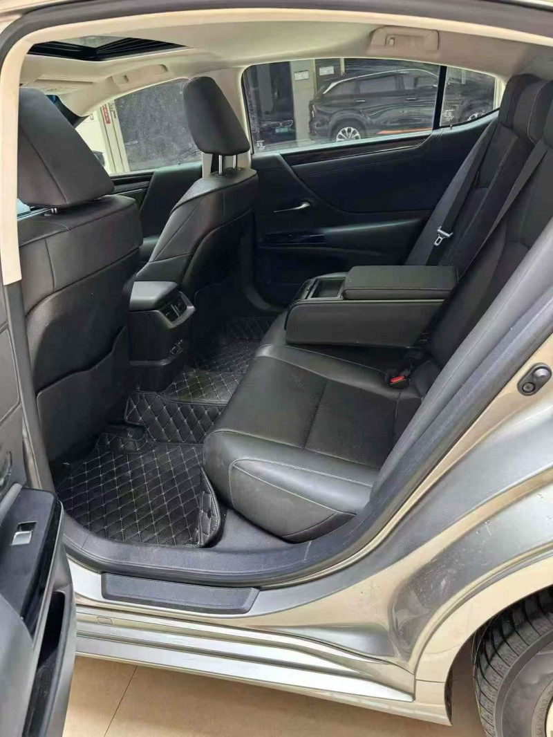 蚌埠22年雷克萨斯ES6