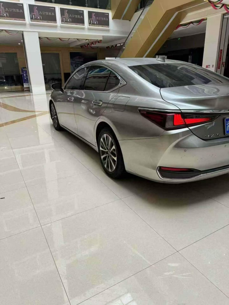 蚌埠22年雷克萨斯ES8