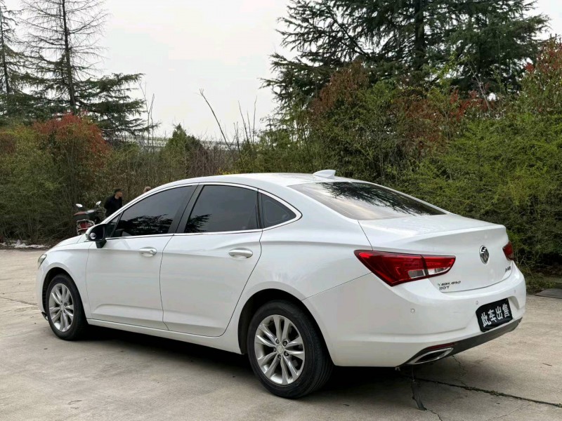 平頂山19年別克威朗8