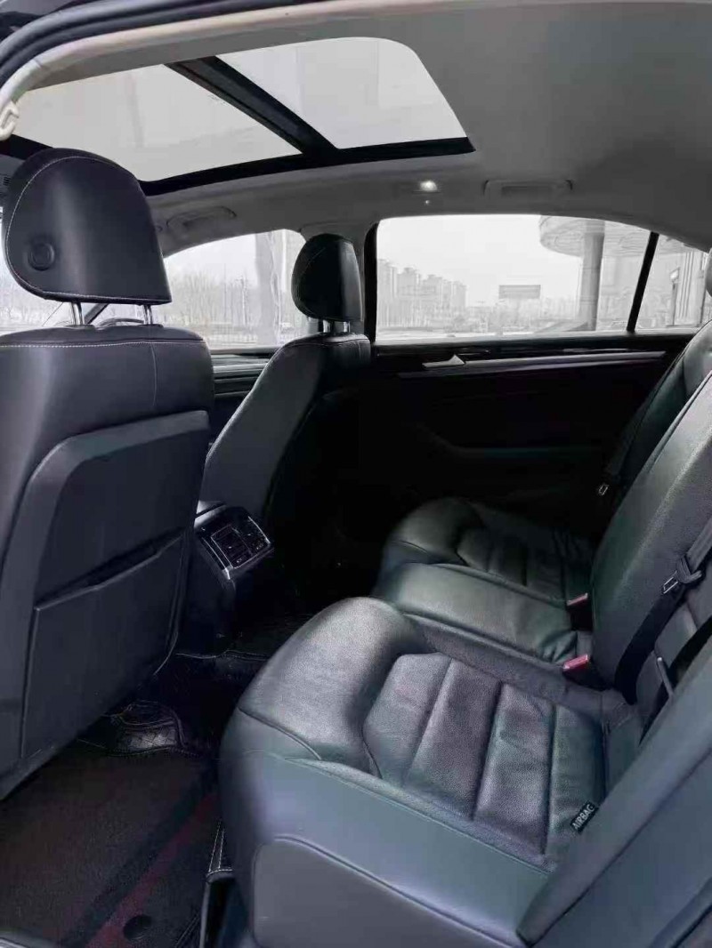 吉林20年大眾輝昂7