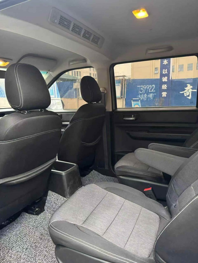 张家界19年五菱汽车宏光4