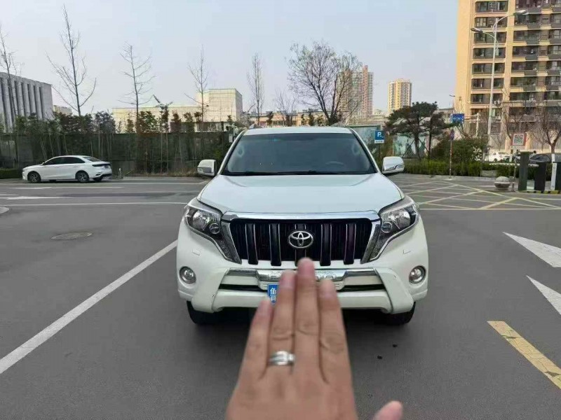 东营16年丰田普拉多1