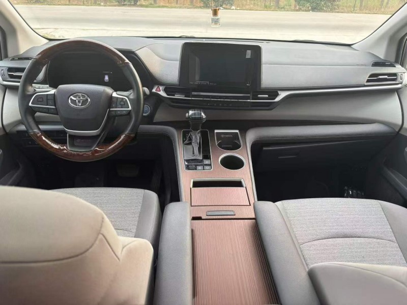 徐州24年丰田塞纳4