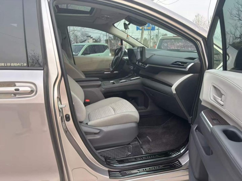 徐州24年丰田塞纳7