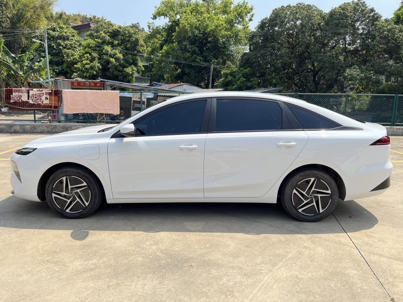 中山25年榮威E63