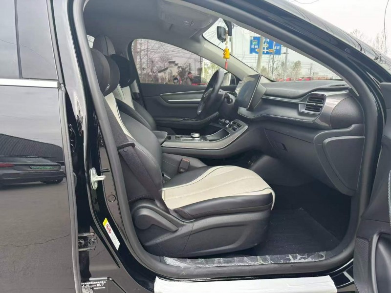 徐州24年比亚迪驱逐舰7