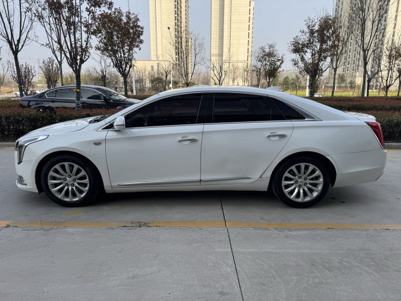 济宁19年凯迪拉克XTS8