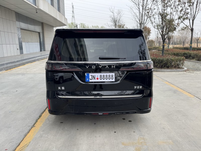 济宁24年岚图汽车梦想家8