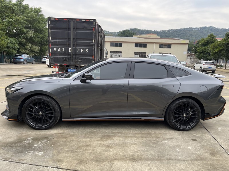 中山25年长安汽车UNI3