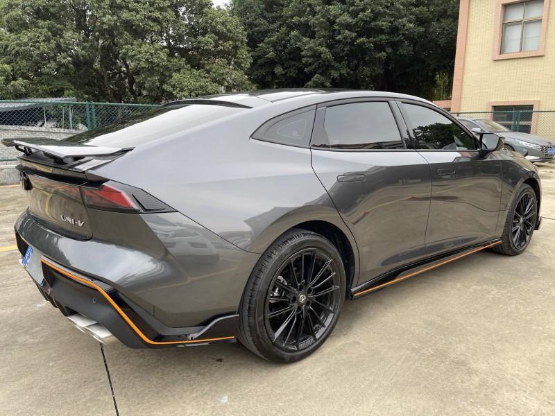 中山25年长安汽车UNI4