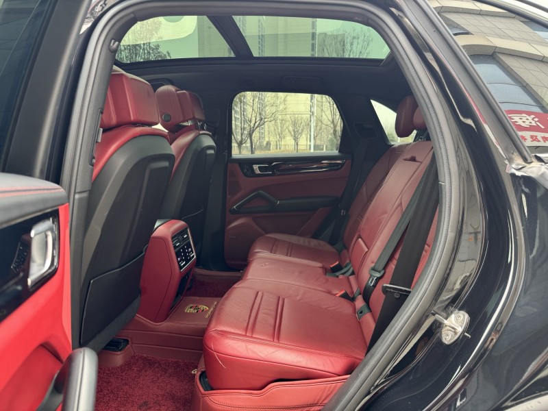 泰安21年保時捷卡宴9