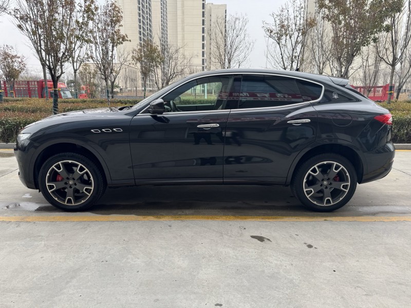 济宁17年玛莎拉蒂Levante4