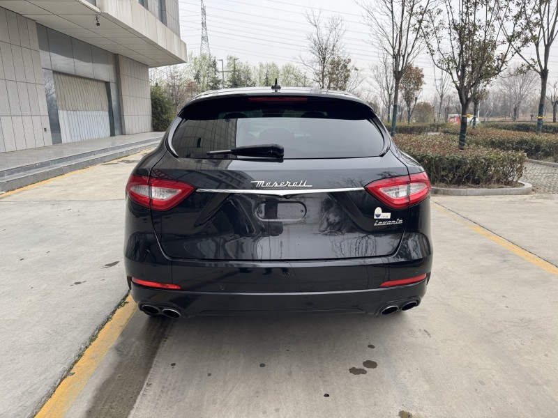 济宁17年玛莎拉蒂Levante8