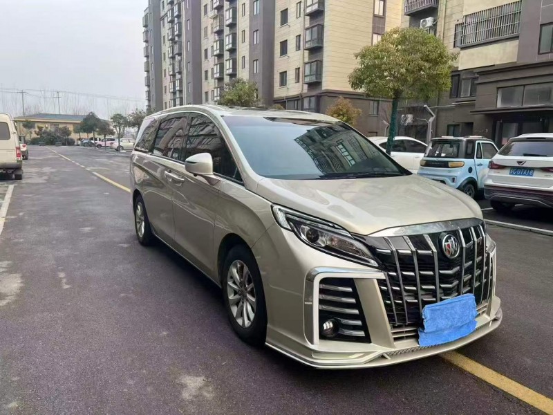 徐州18年別克GL81