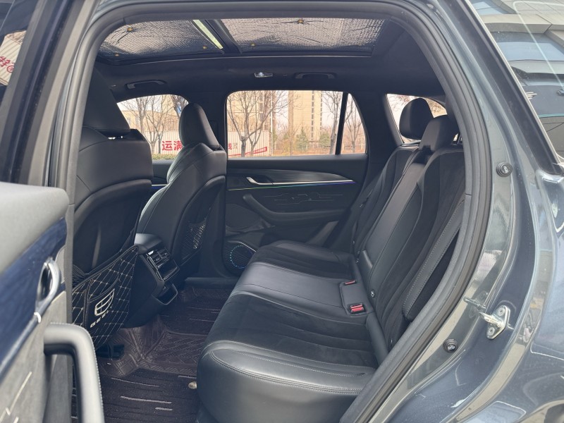 济宁23年吉利星越9