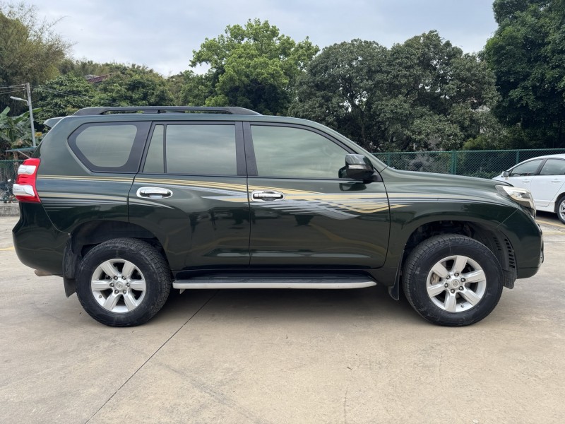 中山17年丰田普拉多2