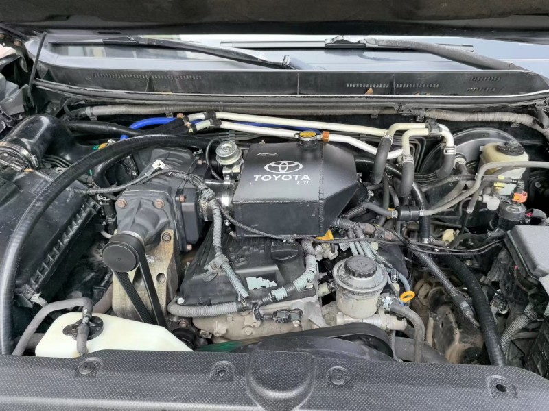 青岛12年丰田普拉多4