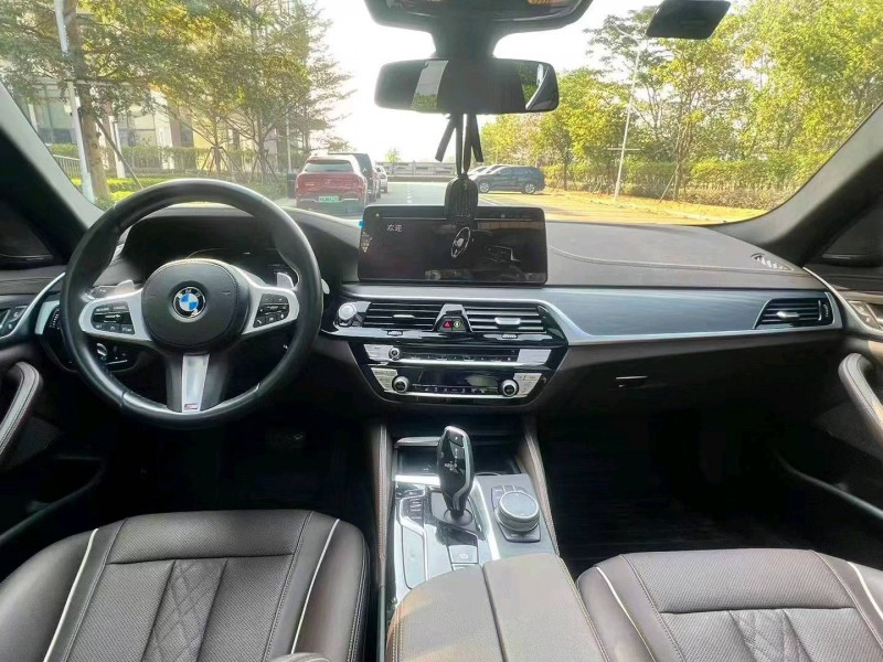 广州21年宝马5系9