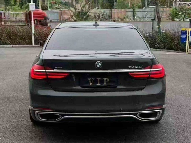 重慶17年寶馬7系9