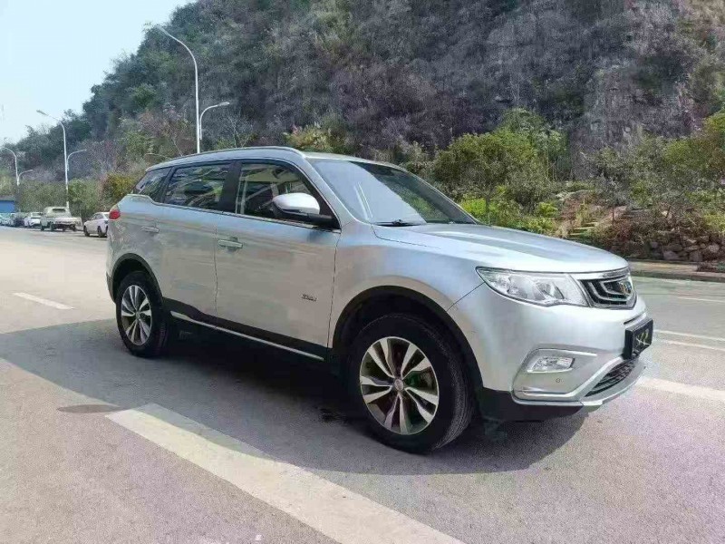 銅仁17年吉利博越2