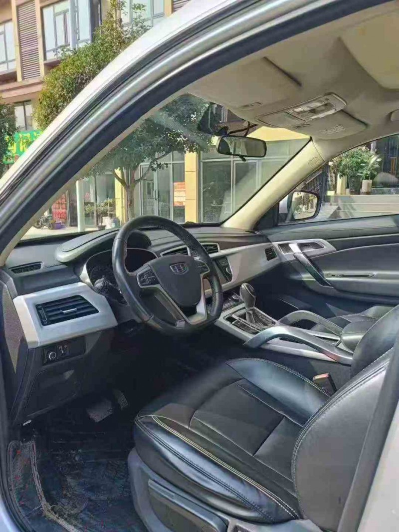 銅仁17年吉利博越4