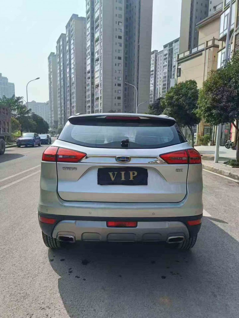 銅仁17年吉利博越8