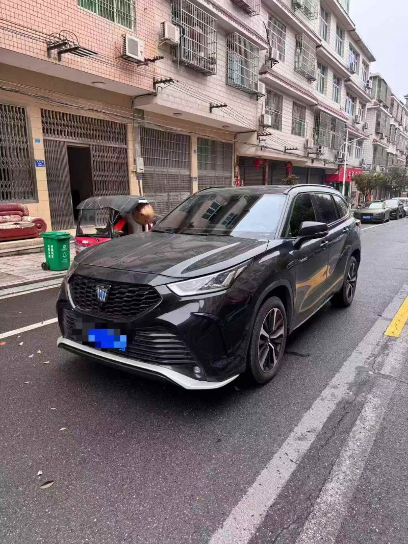 岳阳22年丰田皇冠2