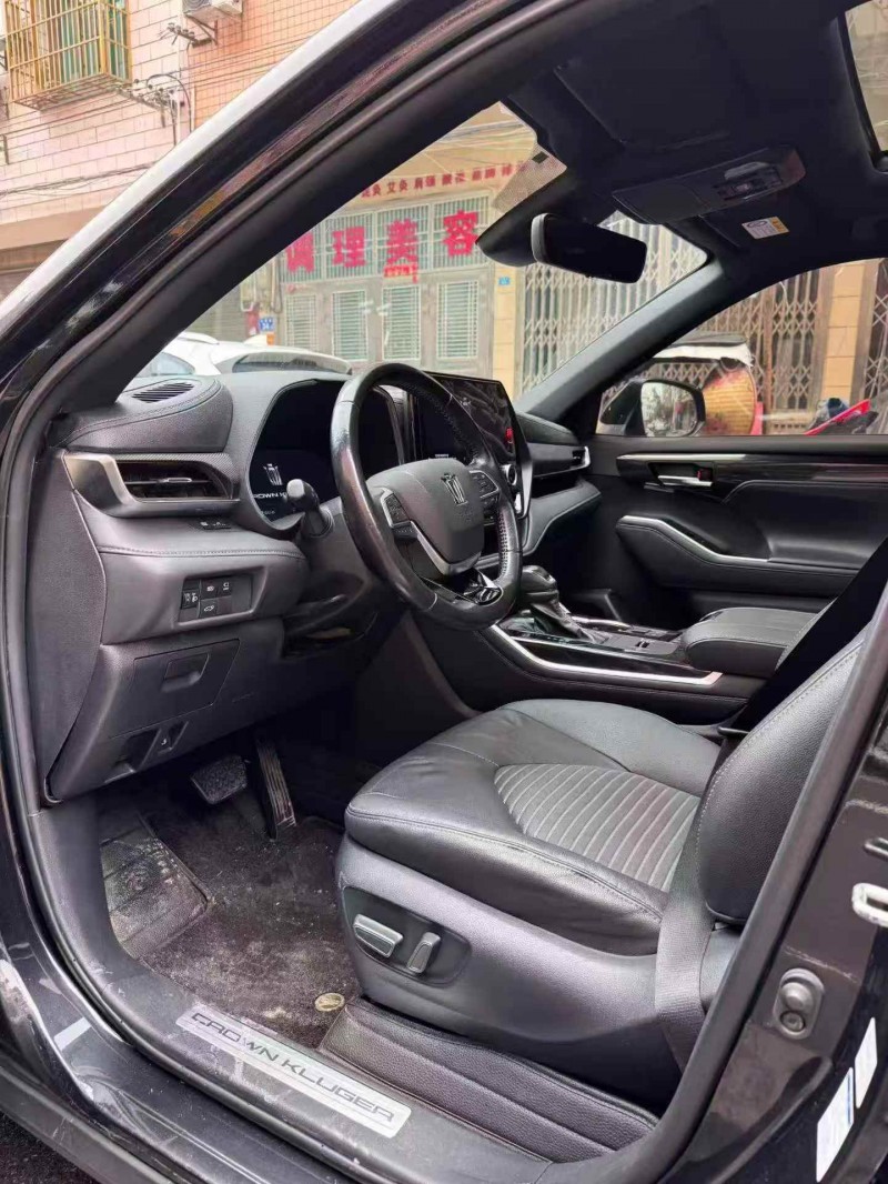 岳阳22年丰田皇冠4